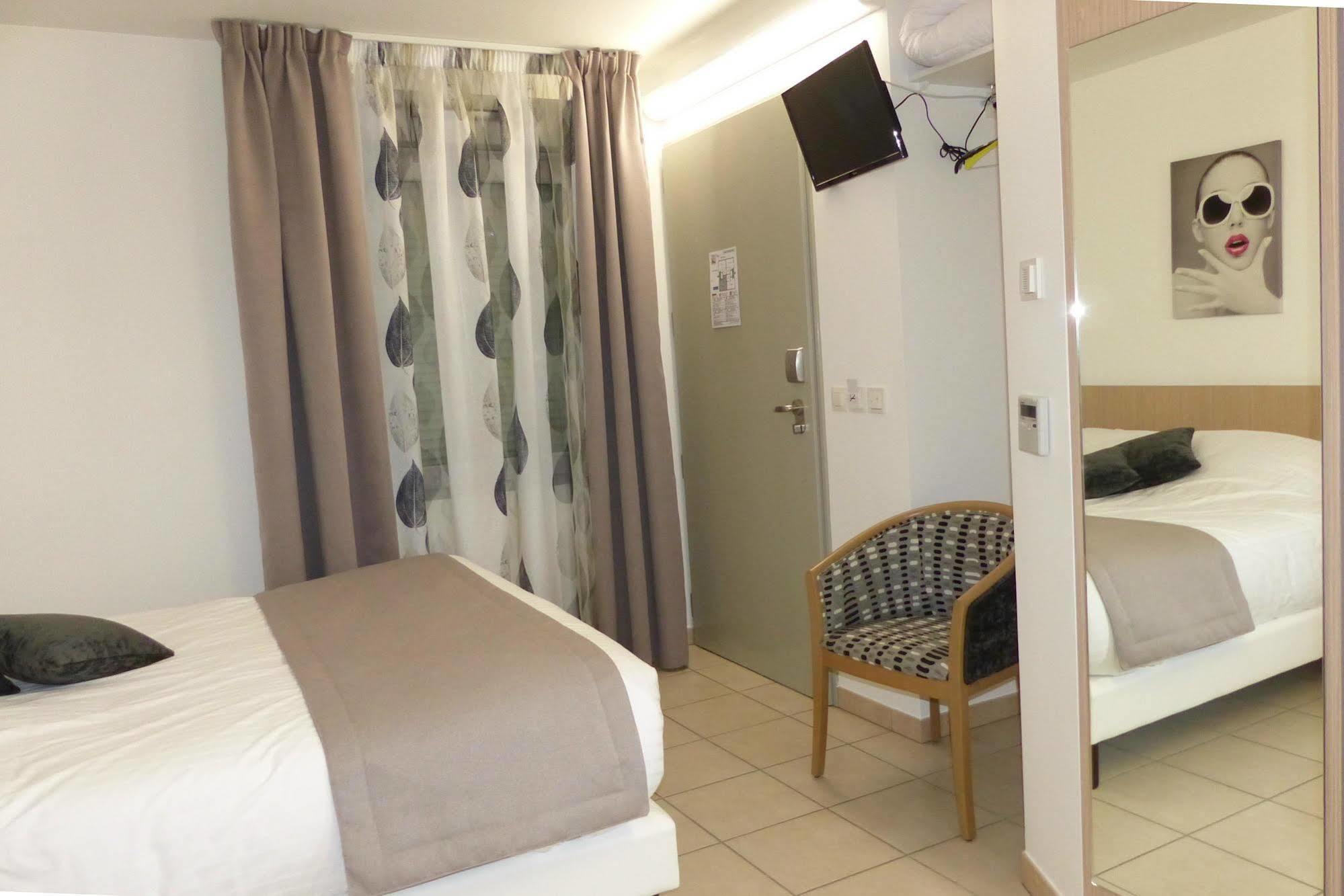 Hotel Au Beaujolais Saint Jean Belleville-sur-Saône Esterno foto