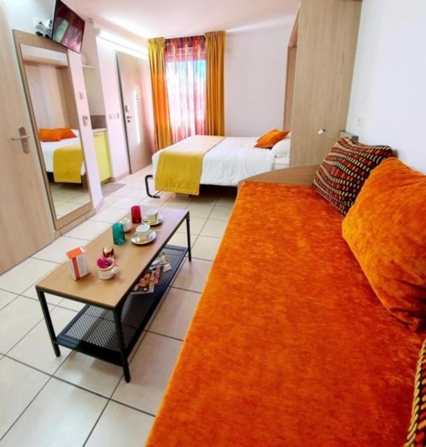 Hotel Au Beaujolais Saint Jean Belleville-sur-Saône Esterno foto